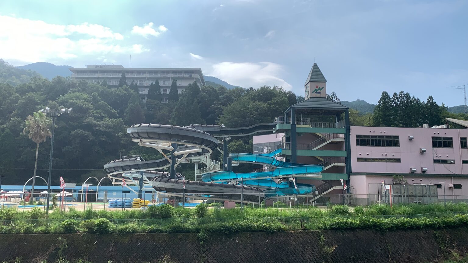 【三重県】山の中の秘境プール『美杉リゾートファイアバレイウォーターパーク』に行ってきた。 | M channel blog（えむちゃんねるぶろぐ）